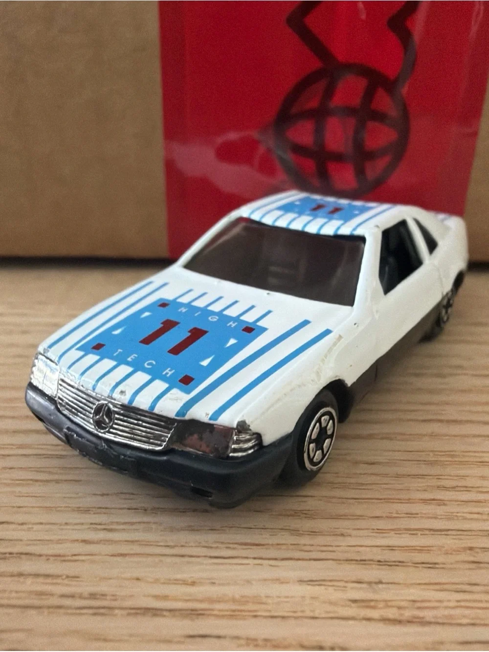 Yat Ming #812 Mercedes-Benz 500 SL White 1:64 Scale Diecast Car R129 High Tech